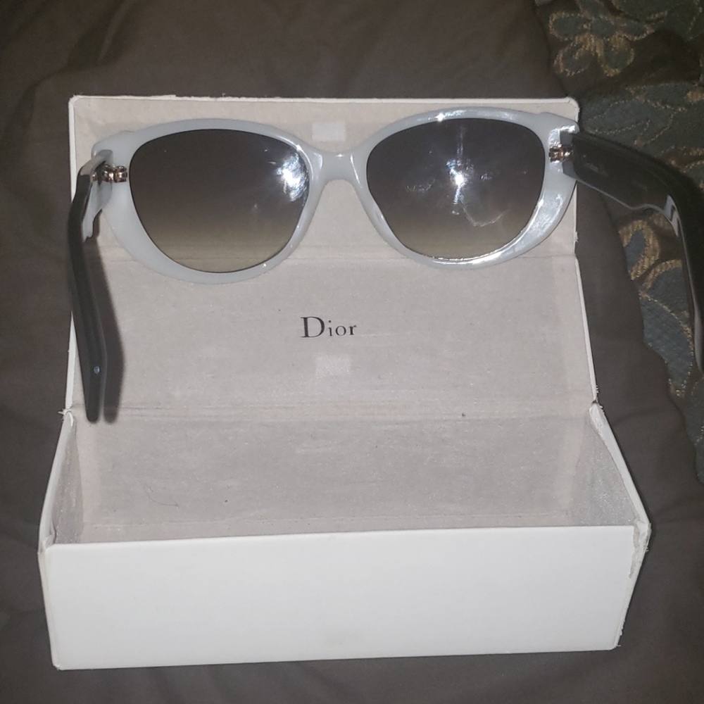 Christian Dior Sunglasses - Picture 2 of 4